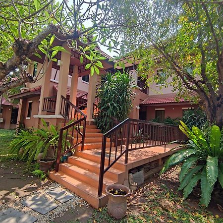Areena Resort And Hotel Uttaradit Ngoại thất bức ảnh
