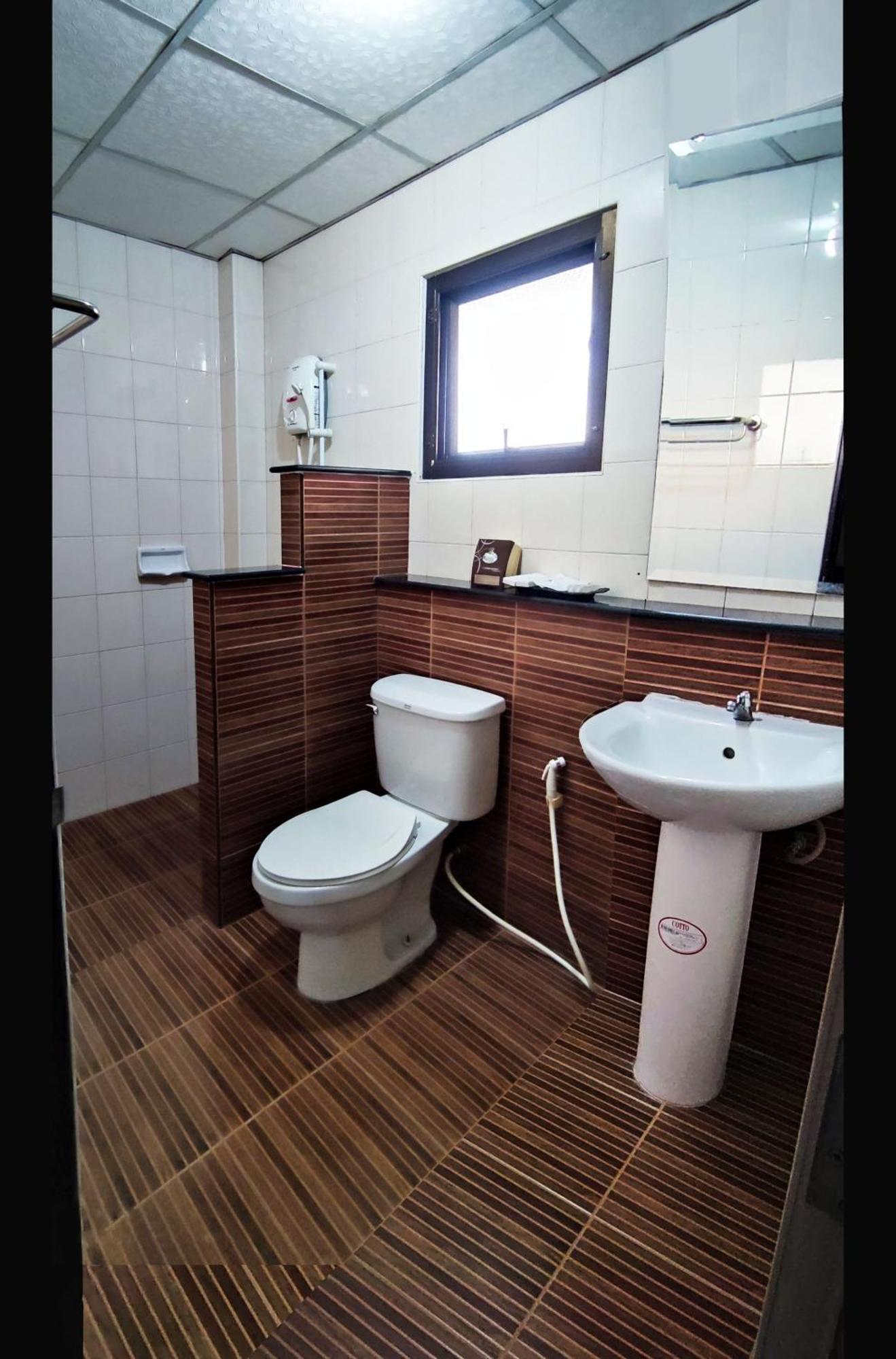 Areena Resort And Hotel Uttaradit Ngoại thất bức ảnh