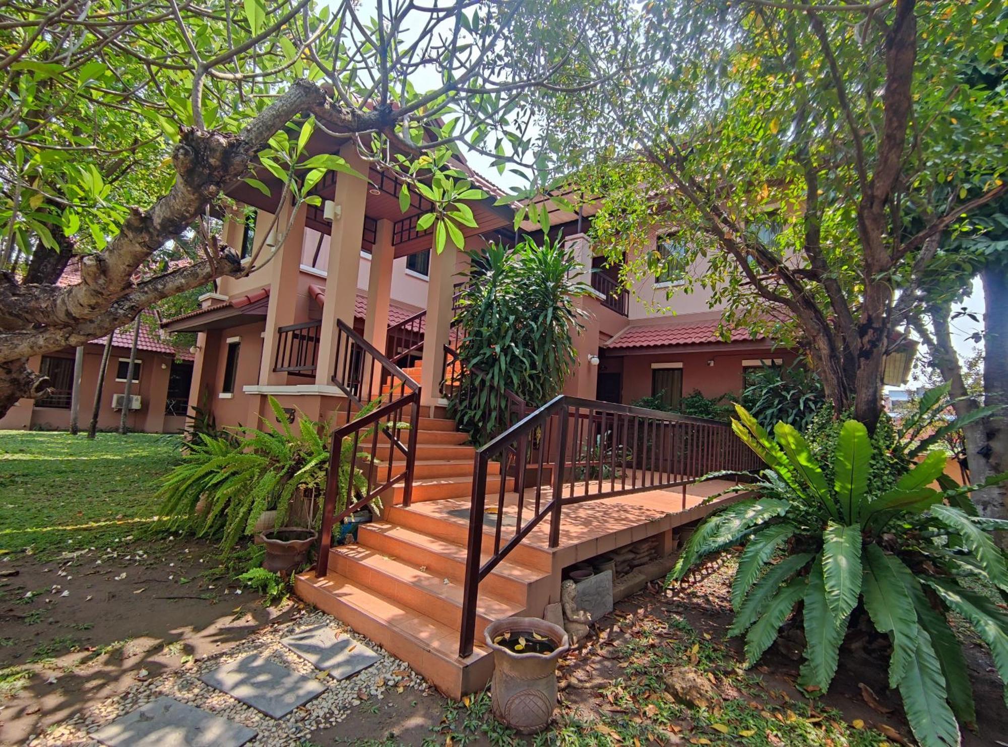 Areena Resort And Hotel Uttaradit Ngoại thất bức ảnh